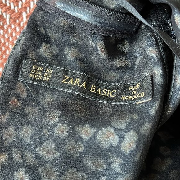 Zara Floral Romper - Picture 5 of 5